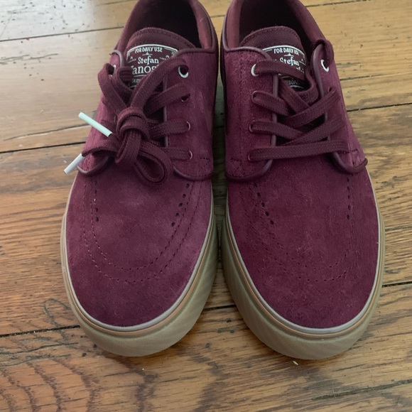 Woman’s Nike SB Zoom Janorski - Picture 2 of 7